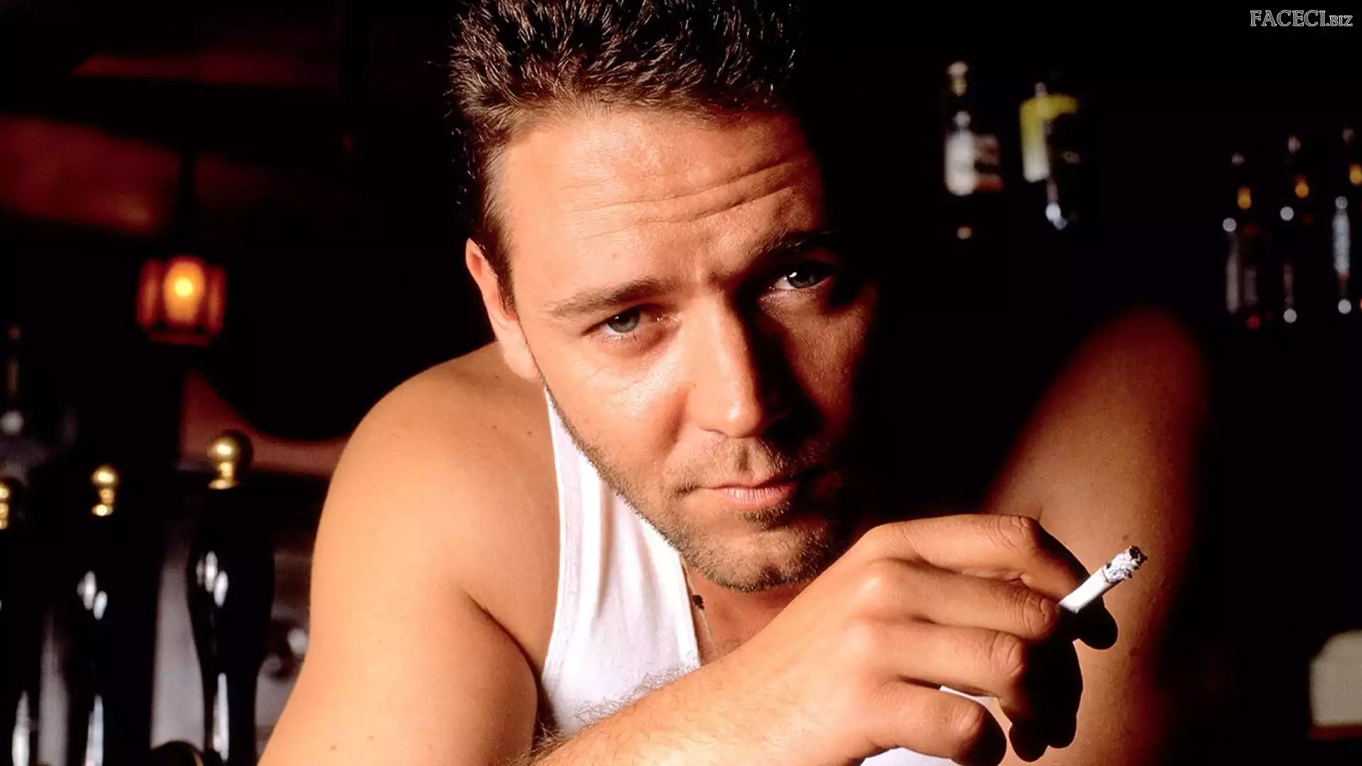Russell Crowe, Papieros
